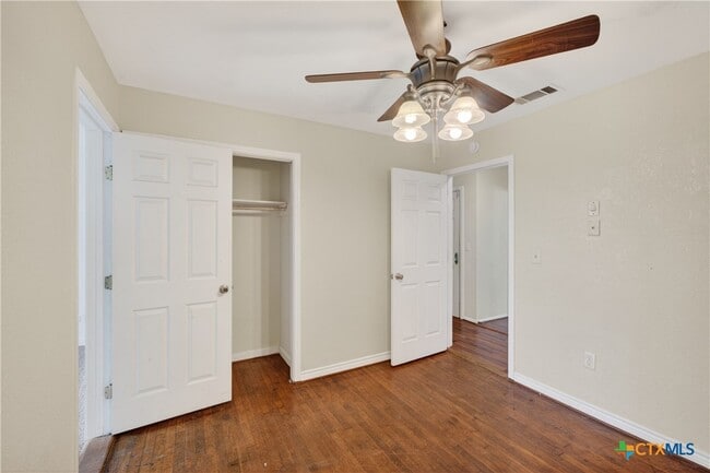 Building Photo - 14 Steele St