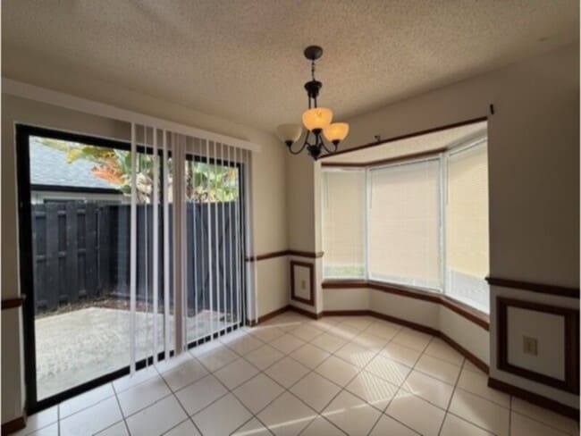 Building Photo - Great Value-2 Bedroom Villa- Includes Water and Lawn Care!