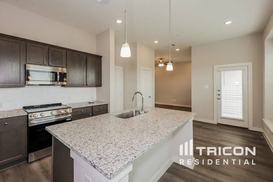 Building Photo - 302 Northall Ct