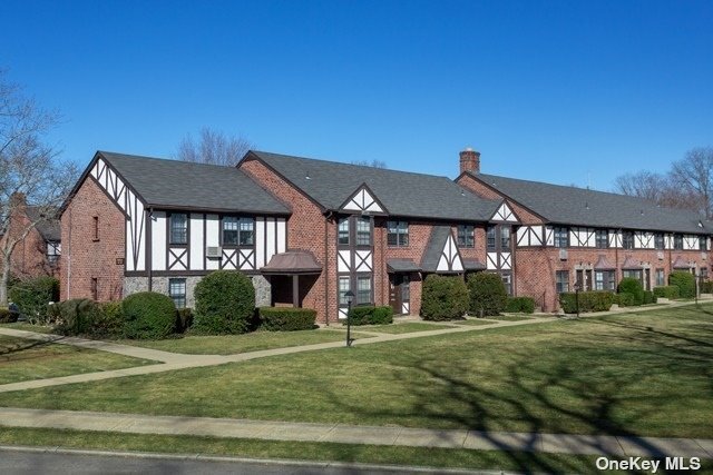 Building Photo - 1590 August Rd