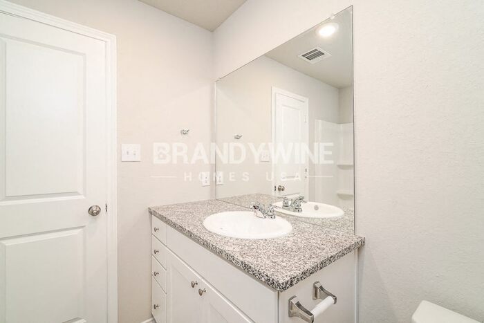 Building Photo - 7014 Winding Shelf