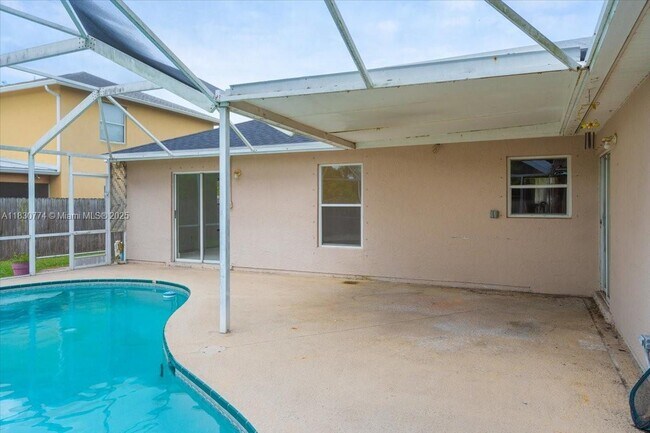Building Photo - 3749 SW Kasin St
