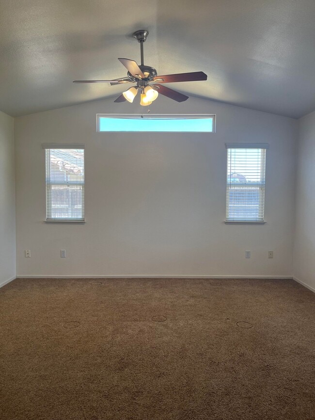 Building Photo - 950 Geneva Dr