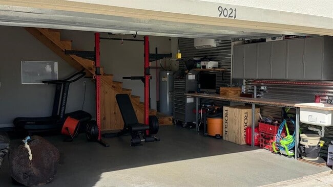 Building Photo - 9021 Pyrus St