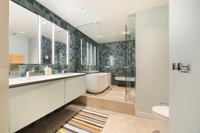 Building Photo - 5875 Collins Ave