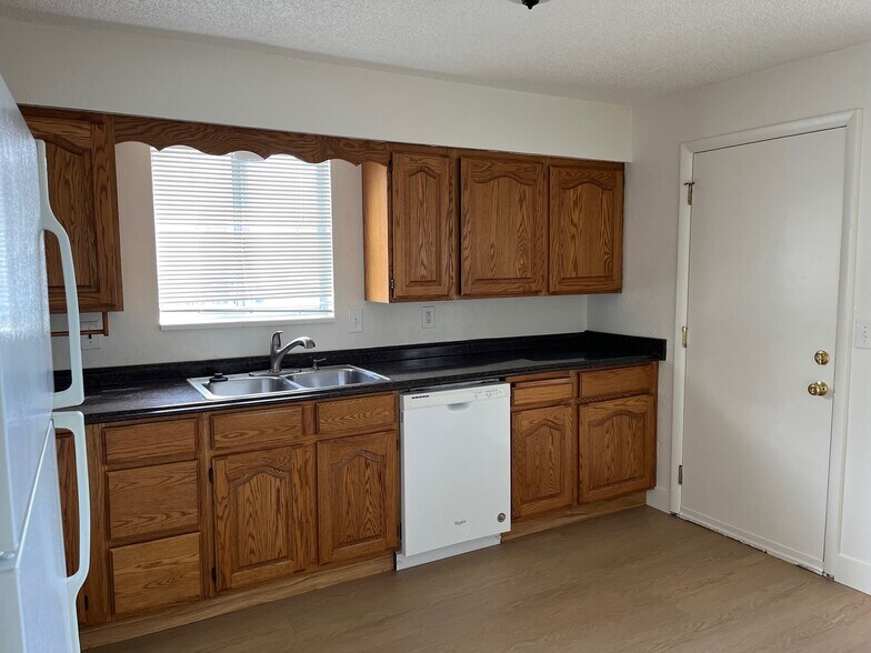 Kitchen - 640 E 100 S