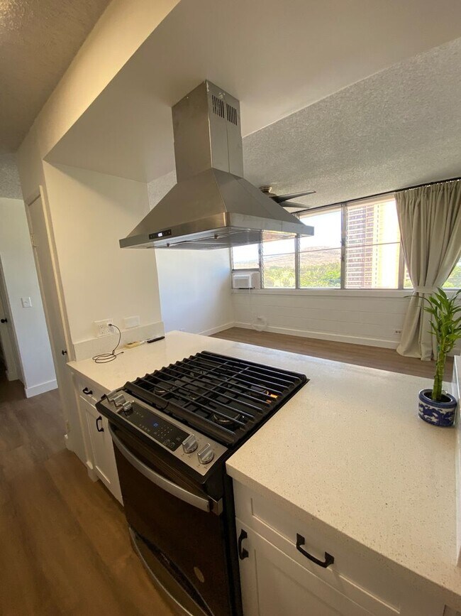 Building Photo - Convenient and upgraded 2 bedroom 1 bath, ...