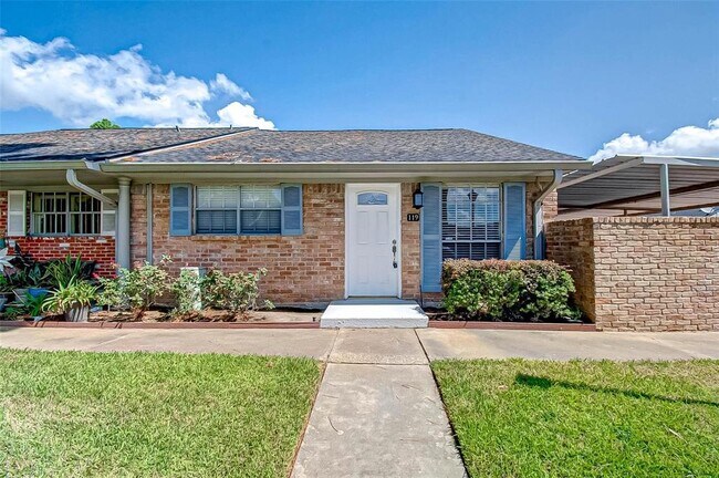 Primary Photo - 1104 W Tri Oaks Ln