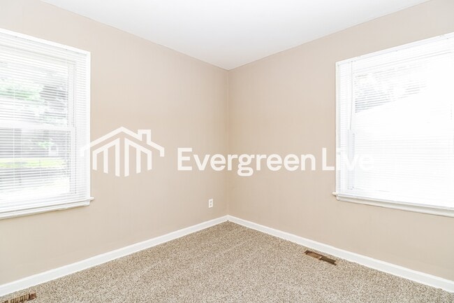 Building Photo - 230 W St Anthony Ln