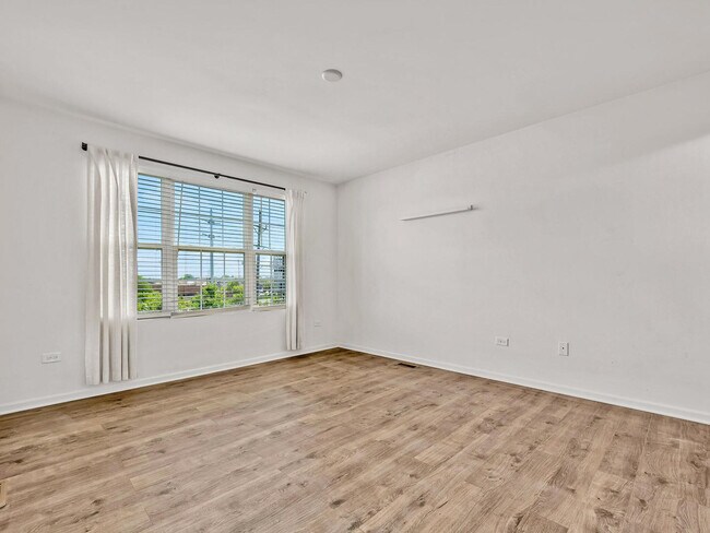 Building Photo - 1464 Lake Ridge Ct