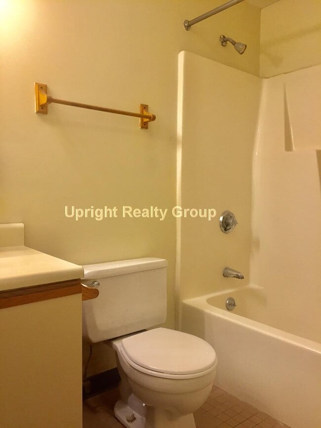 Building Photo - 71-73 Washington St. Unit 204J