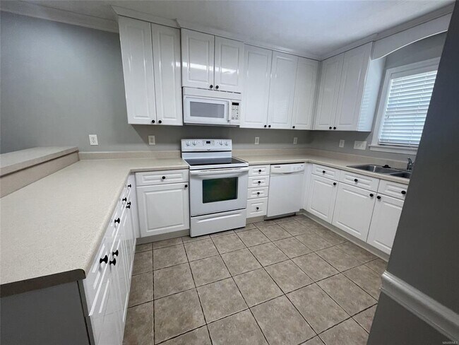 Building Photo - 28 Penton Ct
