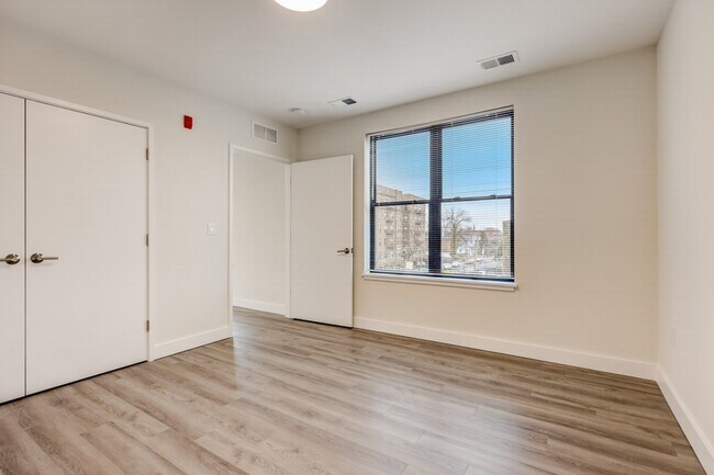 Building Photo - 416 Highland Ave