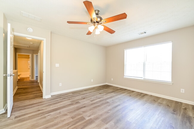 Building Photo - 313 Sarasota Ln