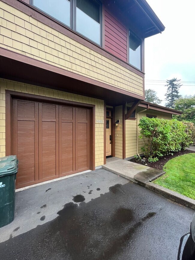 Building Photo - 3-Bedroom Condo in Cal Young