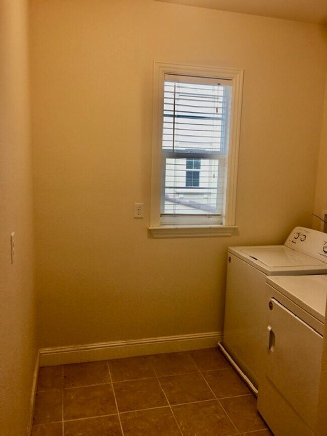 Building Photo - Terrific 4 bed 3.5 Home in Wonderful San Ramon! Great Schools, Shopping, Restaurants!