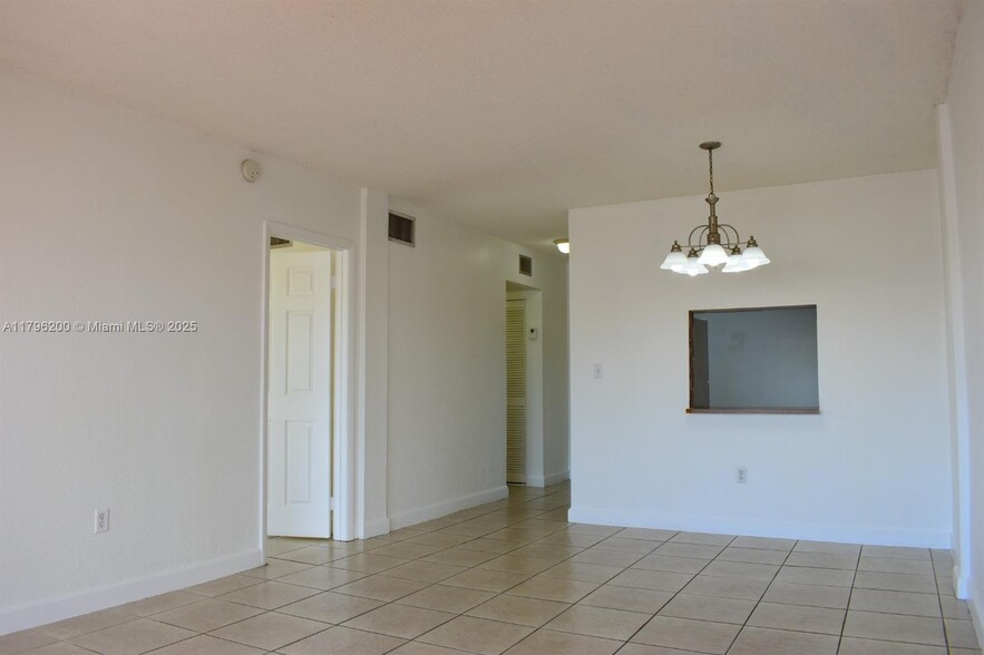 Primary Photo - 10900 SW 104th St
