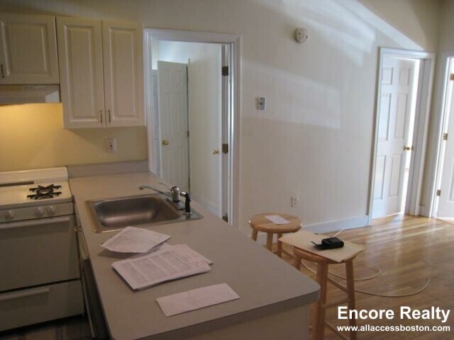 Building Photo - 62 Egmont St