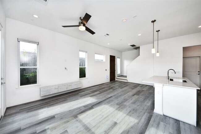 Building Photo - 1524 Ojeman Rd