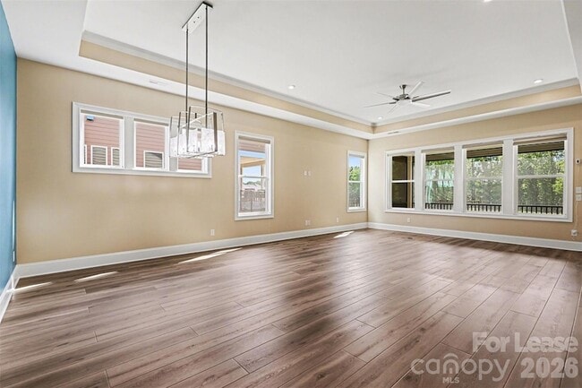 Building Photo - 2026 Lake Como Dr