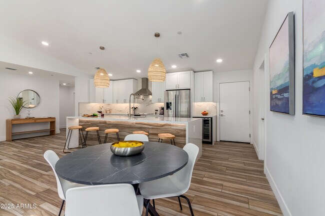Building Photo - 6020 N 77th Pl