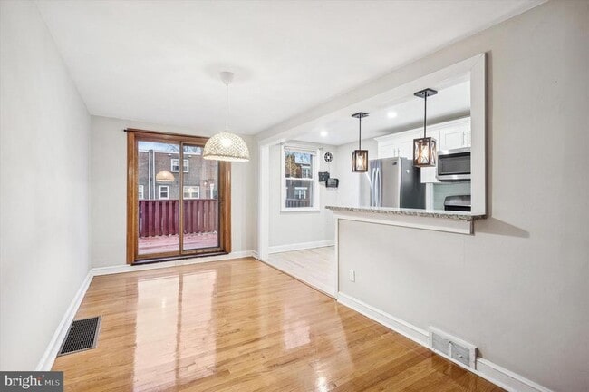 Building Photo - 650 Magnolia Ave