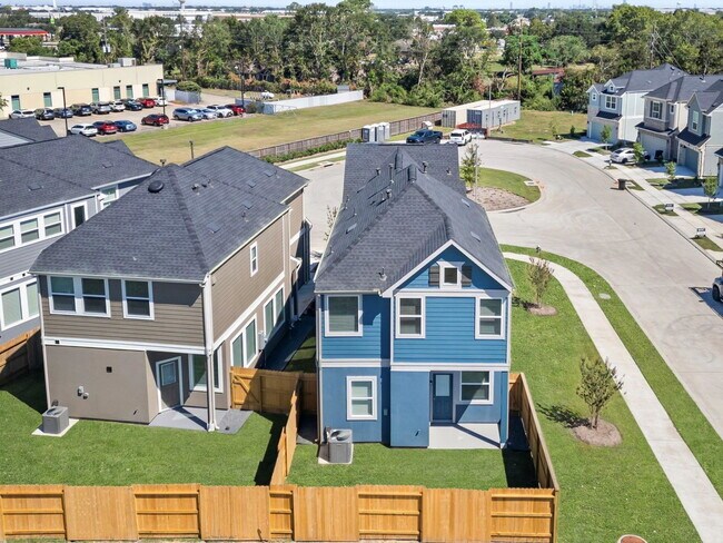 Building Photo - Park Hill Court, Stafford, TX 77477 - 3 BR 2.5 BA single-family home