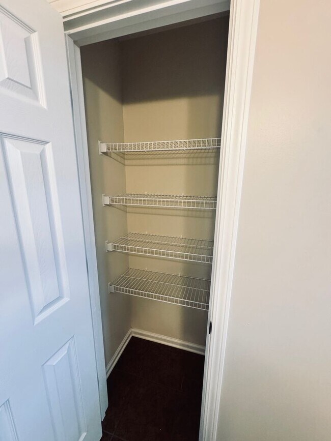 Building Photo - South AVL - Well Kept, Large Home with Garage