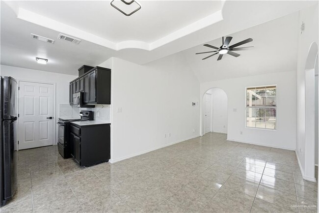 Building Photo - 12 W Sherryl Ave