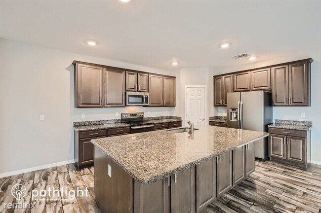 Building Photo - 4 br, 2.5 bath House - 12042 W Fillmore St...