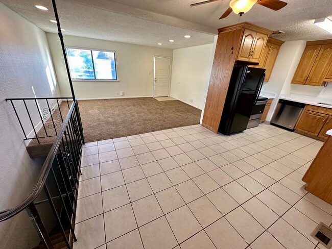 Building Photo - Remodeled 4 Bd Home with 23'x35' Heated Wo...