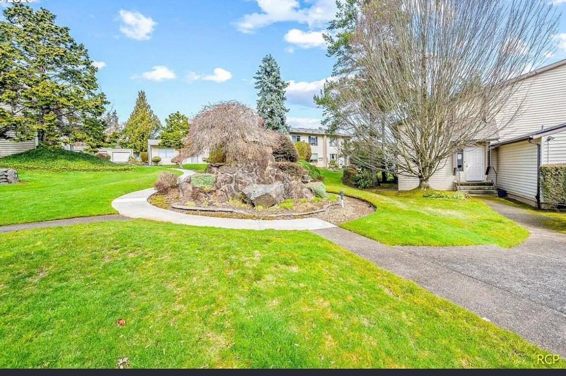 Building Photo - 200 SW Florence Ave