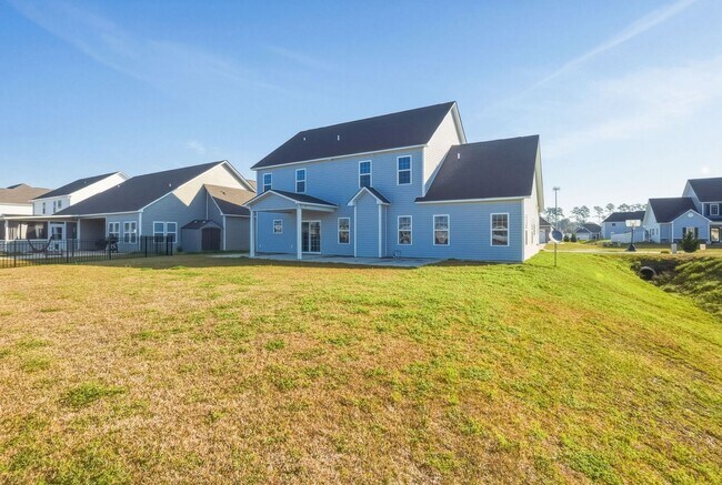 Building Photo - 5 bedroom waterfront property