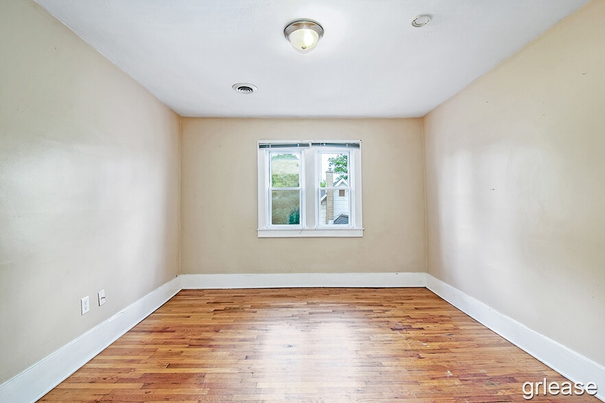 Building Photo - 618 Veto St NW