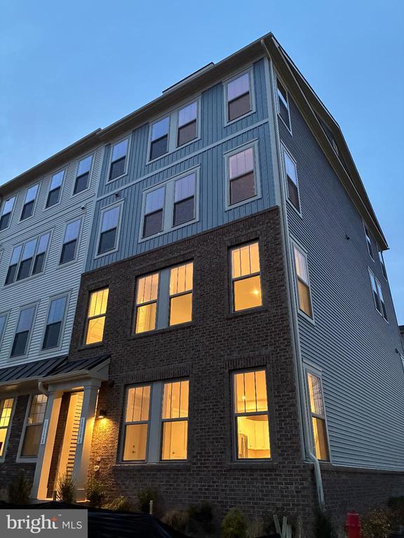 Building Photo - 1014 Mays Ln