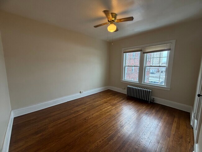 Building Photo - 1376 W 112th St