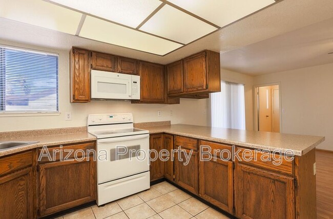 Building Photo - 8135 W Sierra Vista Dr