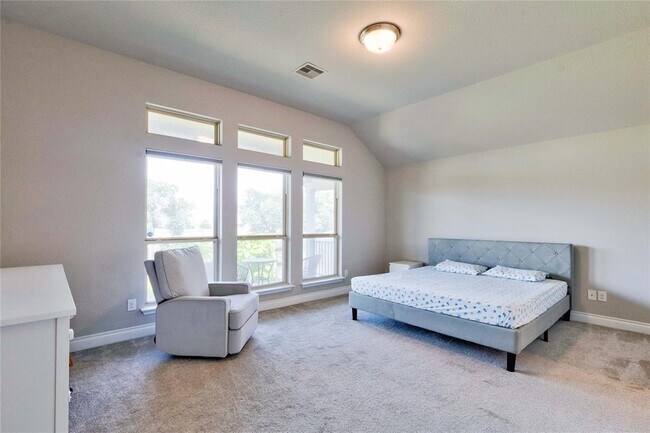 Building Photo - 2424 Burberry Ln