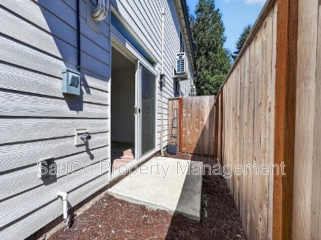 Building Photo - 5032 NE 14th Ave