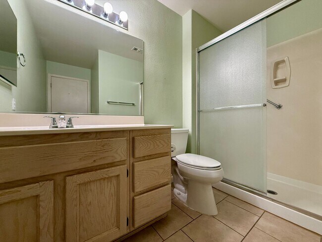 Building Photo - Spectacular furnished 2 bedroom townhouse ...