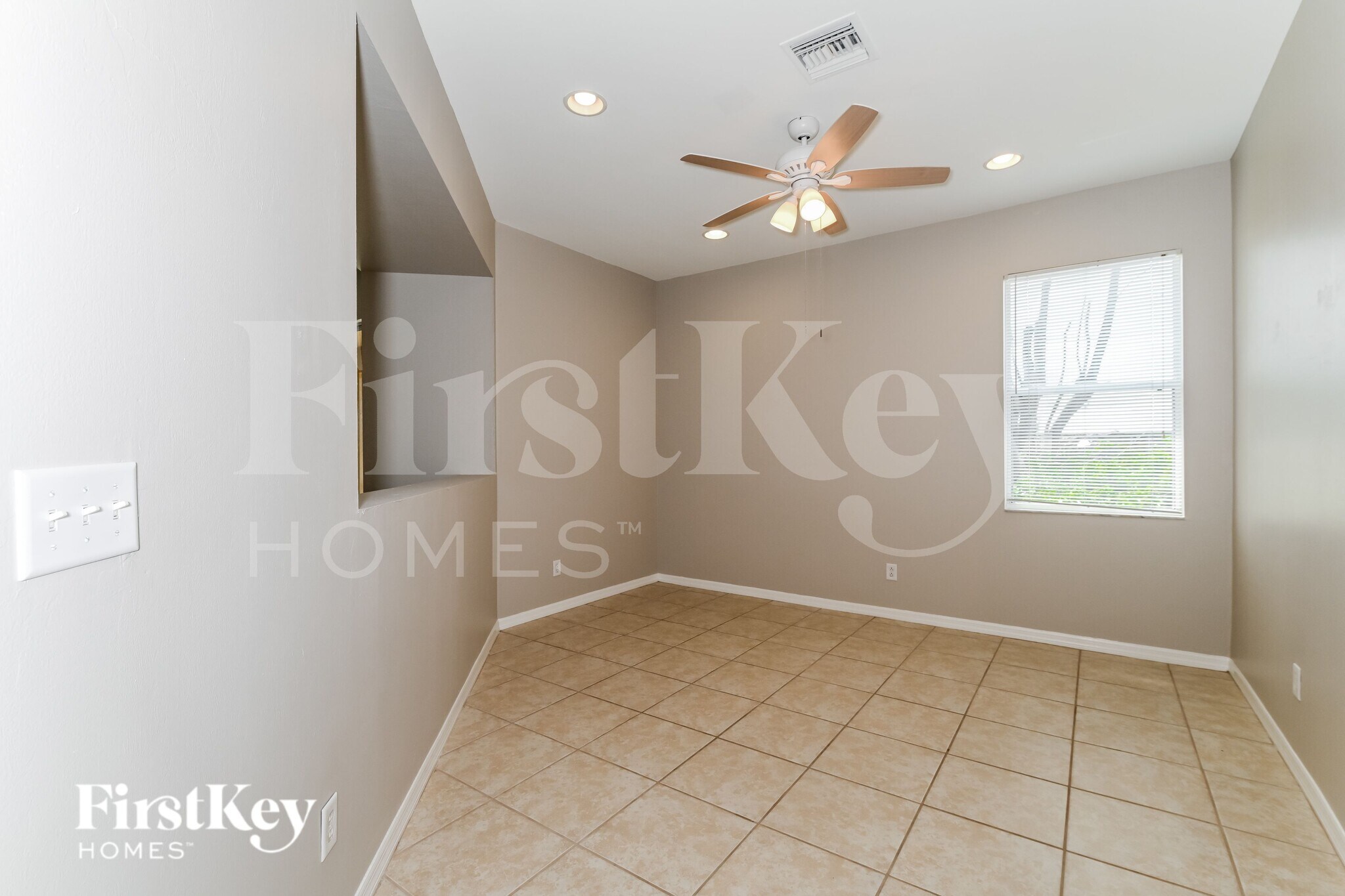 Building Photo - 1325 NW 20th Ct