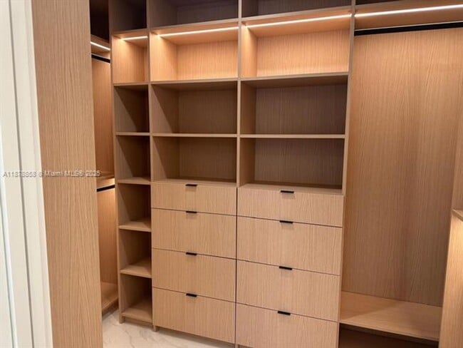 Building Photo - 700 NE 24th St