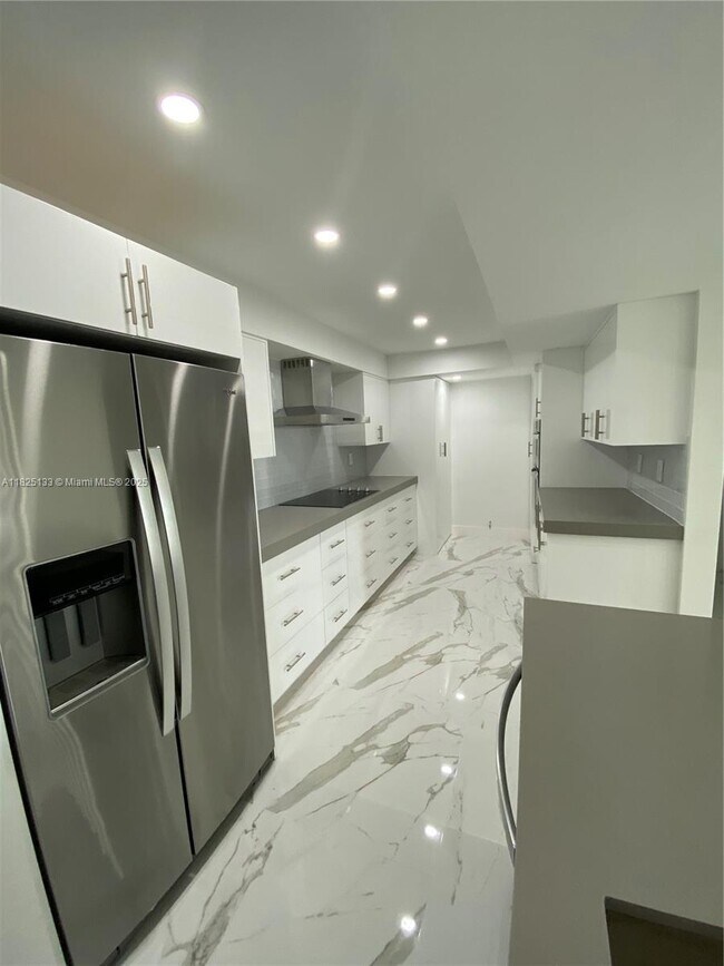 Building Photo - 13951 Kendale Lakes Cir