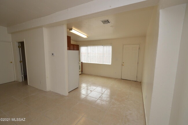 Building Photo - 20 E Susana St