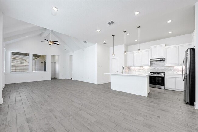 Building Photo - 21711 Meridian Duskywing Dr