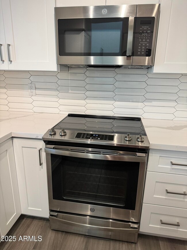 Building Photo - 7960 E Pepper Tree Ln