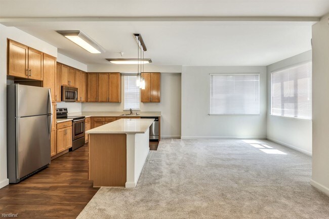 Building Photo - 621 Tasman Dr