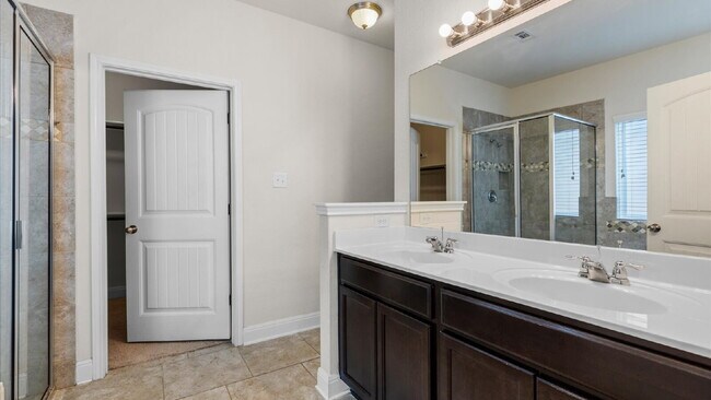 Building Photo - Spacious 4-Bedroom Home with a Backyard Oasis!
