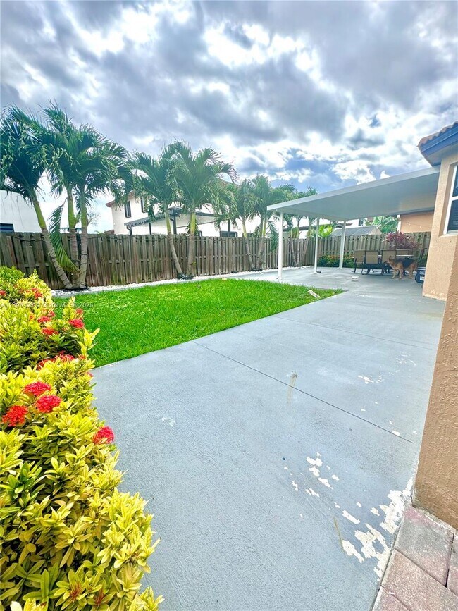 Building Photo - 25001 SW 118 Ct