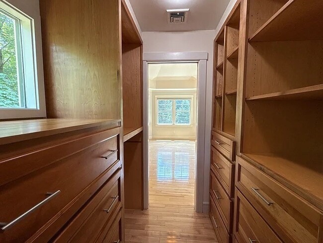 Building Photo - 9 Sunny Knoll Terrace